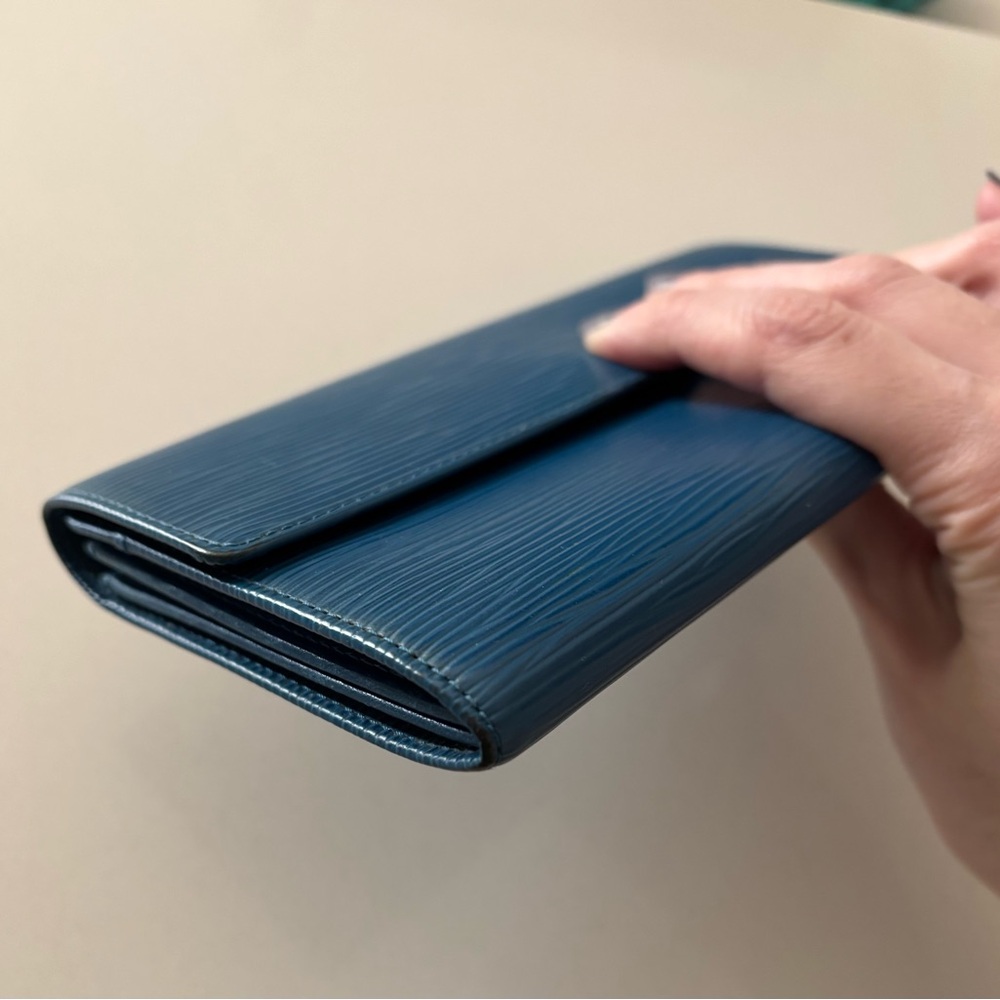 Louis Vuitton Blue Epi Leather Vintage Sarah Wallet - Picture 10 of 12